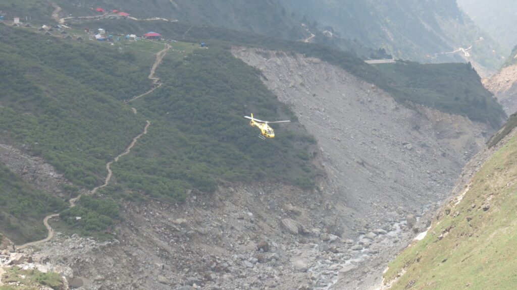 Helicopter from Gaurikund to Kedarnath temple